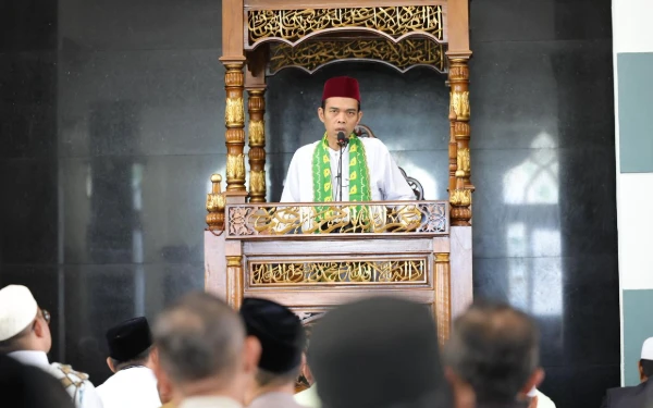 Thumbnail Berita - Jadi Khatib di Polda Sumsel, Ini Pesan Ustaz Abdul Somad