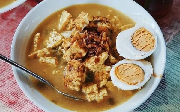 Berikut Tiga Rekomendasi Tempat Makan Ketupat dan Lontong Favorit Saat Lebaran di Kota Malang