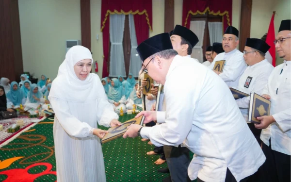 Gubernur Khofifah Khotmil Al Quran Bereng Perangkat Daerah dan Komunitas Disabilitas Tuli Mengaji