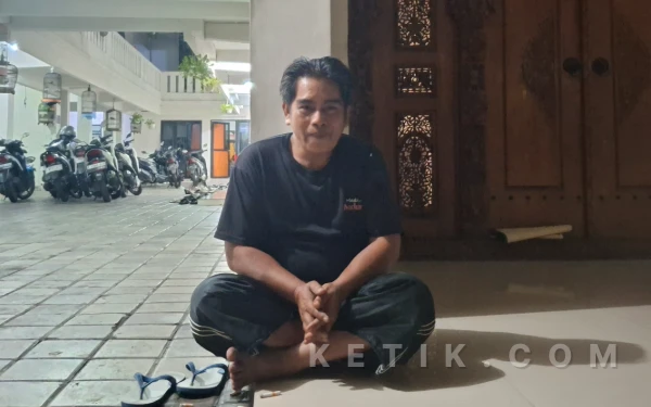 Thumbnail Berita - Puluhan Tahun Tak Pernah Pulang Kampung, Wandi Perantau Asal Tuban Setia Menjaga Pesantren saat Lebaran