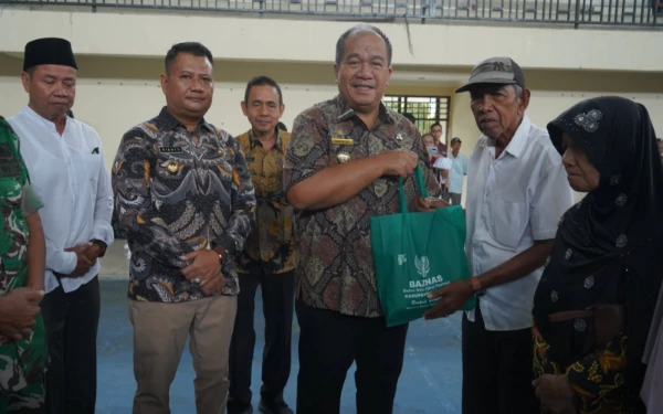 Thumbnail Sambut Hari Jadi ke 80 Kabupaten Asahan Taufik Zainal Abidin Bagikan Beras kepada Kaum Dhuafa