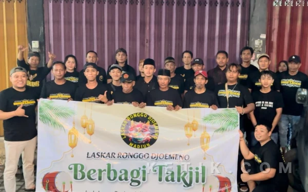 Ramadan Berkah, Laskar Ronggo Djoemeno Bagikan 1.500 Paket Takjil