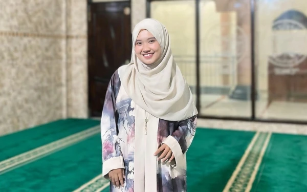 Thumbnail Berita - Ustazah Risma, Pendakwah Muda Jebolan AKSI Indosiar Kian Bersinar di Momentum Lebaran