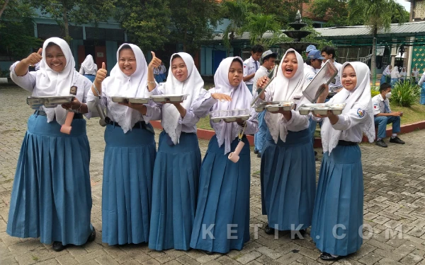 9 SPPG di Gresik Dihentikan Sementara Gara-Gara Sajikan Kelapa Utuh