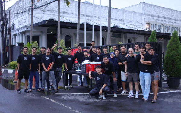 Unggul FC Malang Berbagi Takjil di Pengujung Ramadan, Pererat Kebersamaan Tim