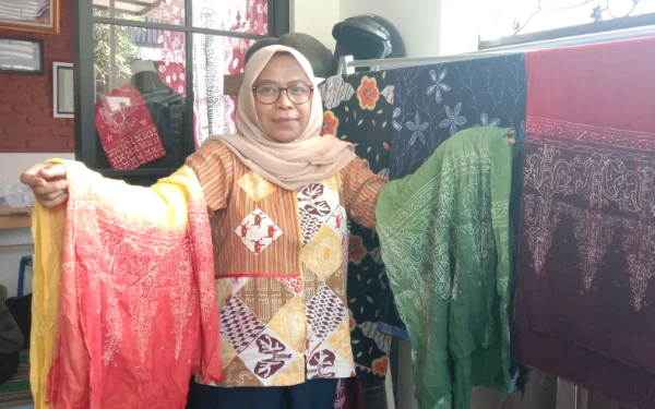Lestarikan Budaya Tradisional, Perajin Batik di Kota Malang Telurkan Motif Tumpal Candi Malang