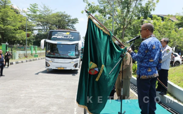 Bupati Bandung Lepas 14 Bus Mudik Gratis ke Solo dan Yogyakarta
