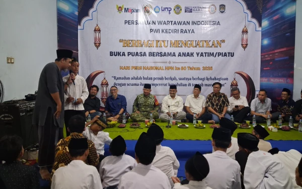 PWI Kediri Raya Santuni Ratusan Anak Yatim, Tegaskan Peran Sosial Pers di Ramadan