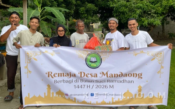 Remaja Desa Mandaong Berbagi Jelang Lebaran, Tebar Kepedulian untuk Warga Kurang Mampu