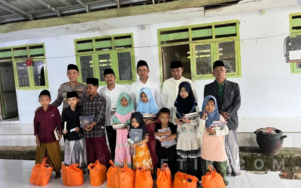 Didukung Bank Sampang, Volunteer DCR Sampang Gelar Buka Puasa Bersama dan Santunan Sosial di Robatal