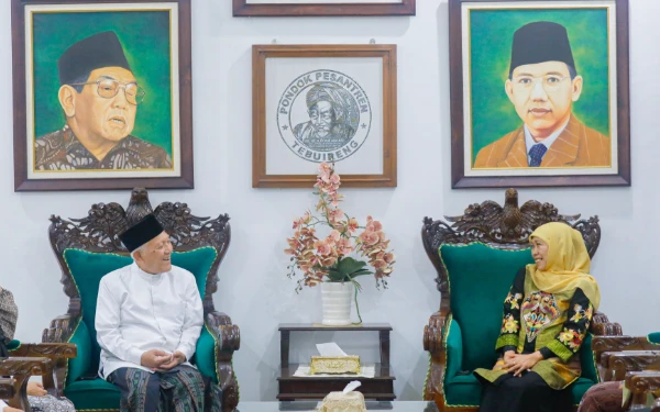 Perkuat Ukhuwah! Gubernur Khofifah Silaturahmi ke Tebuireng dan Tambakberas Mohon Keberkahan Jatim