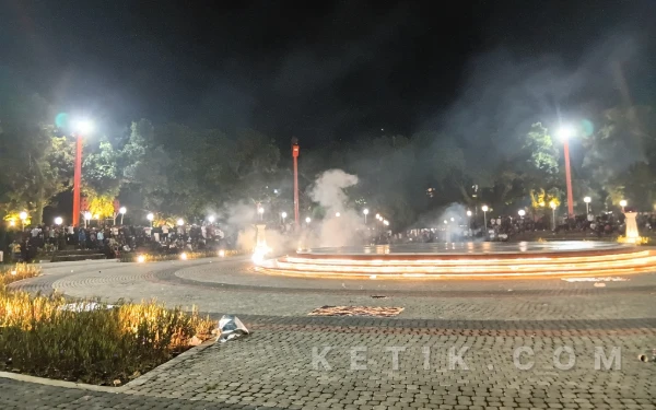 Pesta Kembang Api Hiasi Salat Witir Malam ke-29 Ramadan di Masjid Agung Jami' Kota Malang