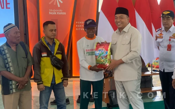 Meski Anggaran Dipangkas, Pemkab Situbondo Tetap Salurkan 1,5 Ton Beras Bansos untuk Warga Marginal