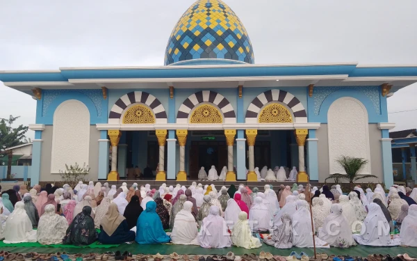 Momen Bersejarah, Ratusan Jemaah Padati Salat Idul Fitri Perdana di Masjid Ar-Rahman Padangan