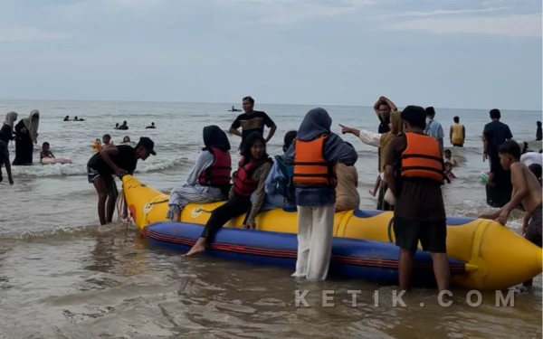 [FOTO]  Pantai Lon Malang Sampang Jadi Primadona Wisatawan