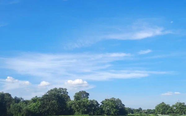 Prakiraan Cuaca BMKG Senin, 23 Maret 2026: Jakarta Cerah, Bandung hingga Aceh Berawan