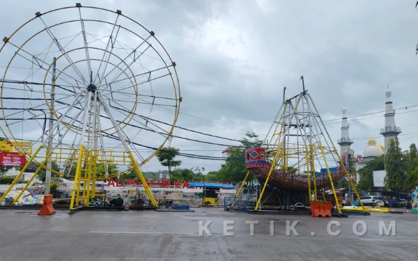 Jelang Syawalan Kaliwungu, Deretan Wahana Permainan Mulai "Serbu" Alun-Alun Kendal