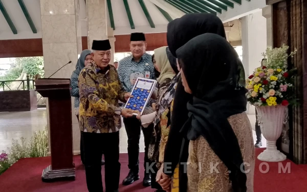‎Hari Pertama Kerja, Bupati Malang-Wabup Awali dengan Pengajian Idulfitri serta Salurkan Santunan