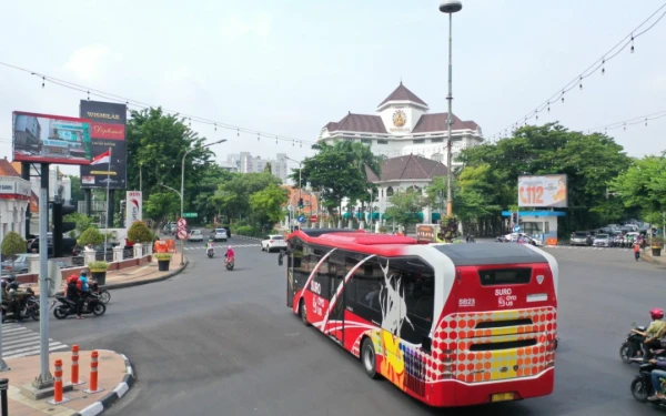 Thumbnail Berita - Surabaya Perketat Aturan Pendatang Usai Lebaran 2026, Ini Kata Eri Cahyadi