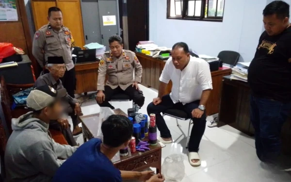 Kondusif! Kesadaran Meningkat, Warga Salakbrojo Pekalongan Serahkan Petasan Secara Sukarela ke Polisi