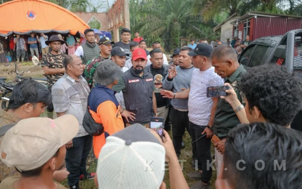 Bupati Aceh Timur Dialog dengan Warga Pelalu, Soroti Lambannya Progres Huntara