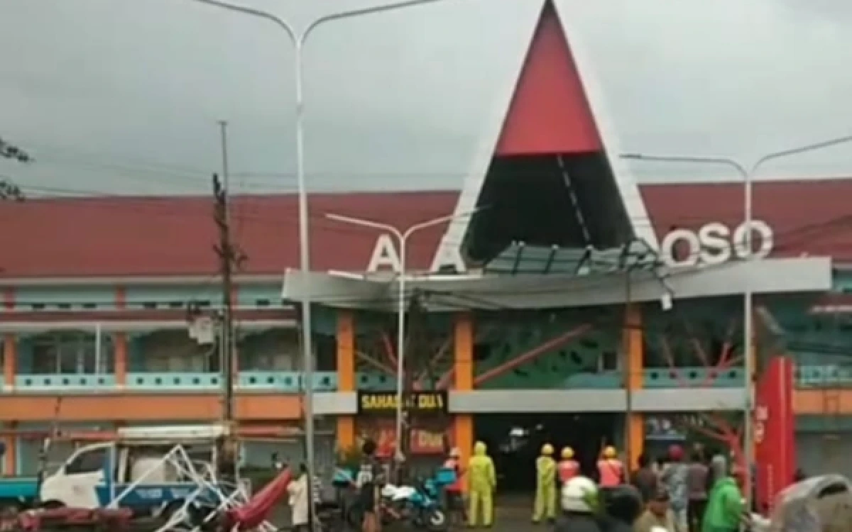 Pasar Ploso Jombang Jadi Sorotan Publik, Kanopi Ambrol Lagi di Tengah Proses Audit BPK