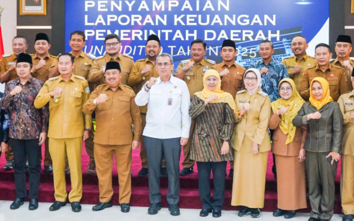 Dorong Transparansi dan Raih WTP, Gubernur Khofifah bersama 36 kepala daerah Serahkan LKPD 2025 ke BPK Jatim