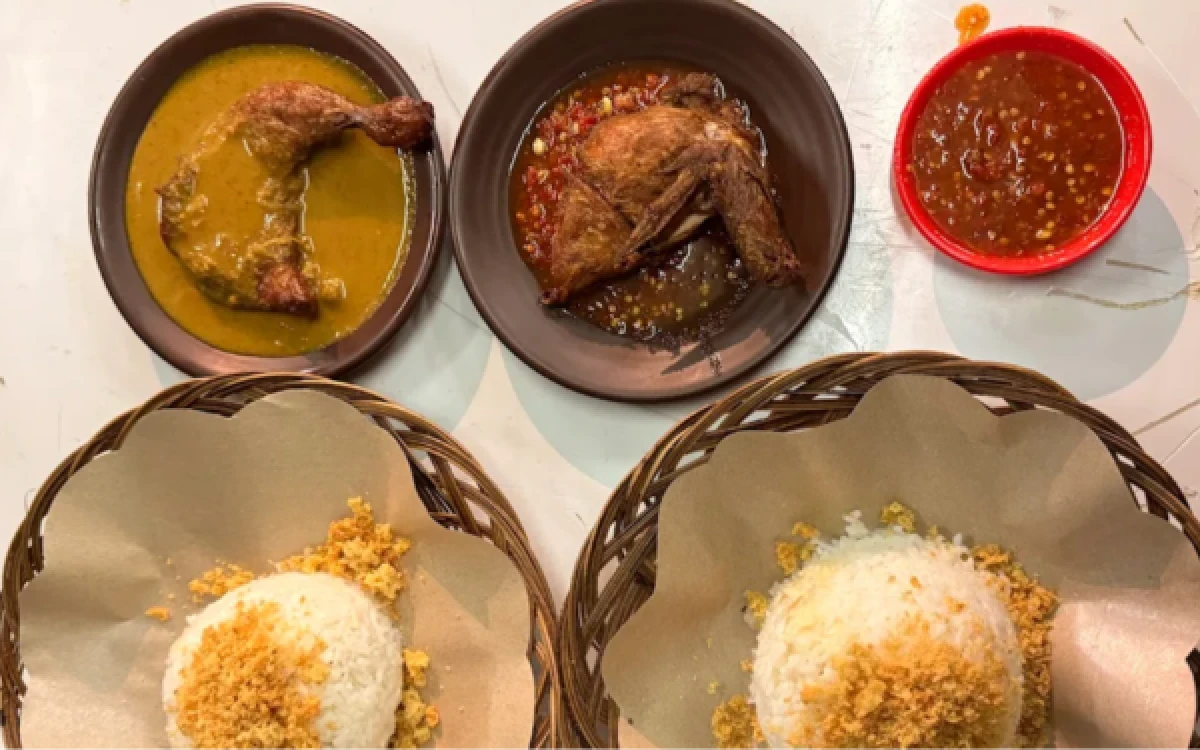 Thumbnail Berita - SEEKOR, Warung Viral di Malang dengan Sensasi Ayam Asap Goreng yang Bikin Ketagihan