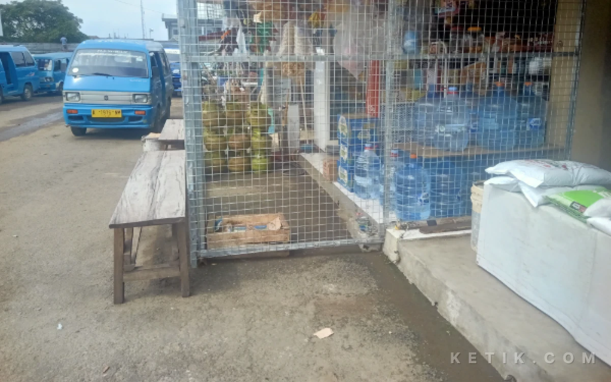 Kios di Terminal Lama Rangkasbitung 'Makan' Jalur, Aktivitas Angkutan Umum Terganggu