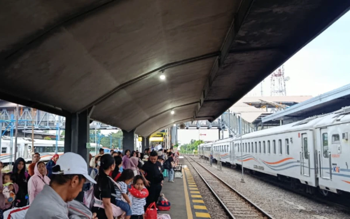 KA Bangunkarta Anjlok di Brebes, Kedatangan Kereta di Stasiun Malang Alami Keterlambatan
