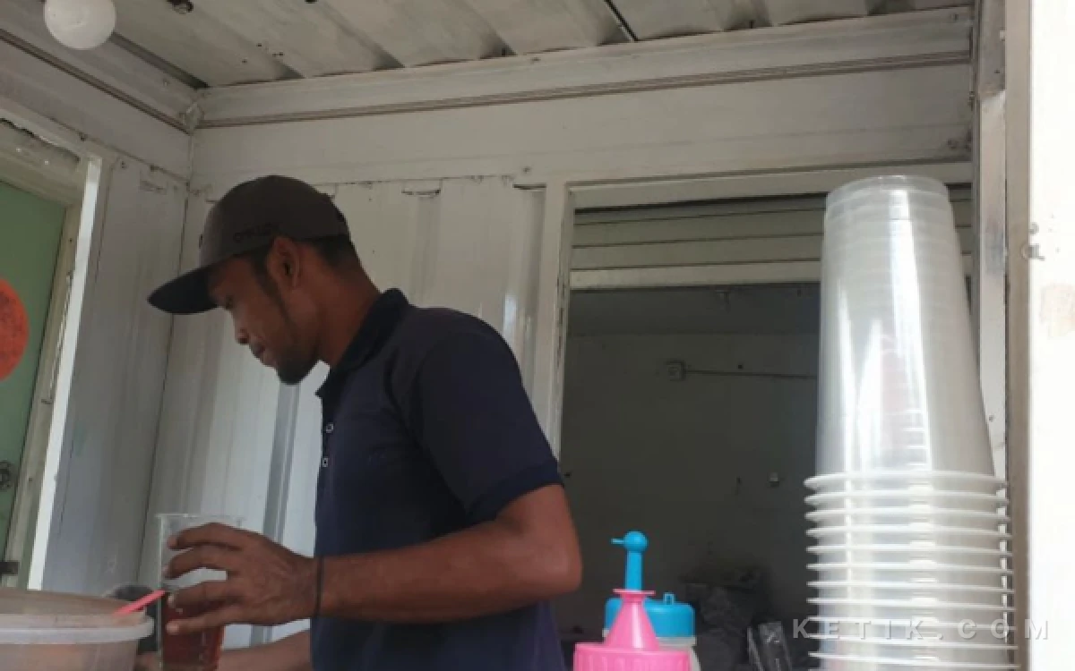 Imbas Konflik Timur Tengah, Harga Plastik Melejit Bikin Pedagang Menjerit