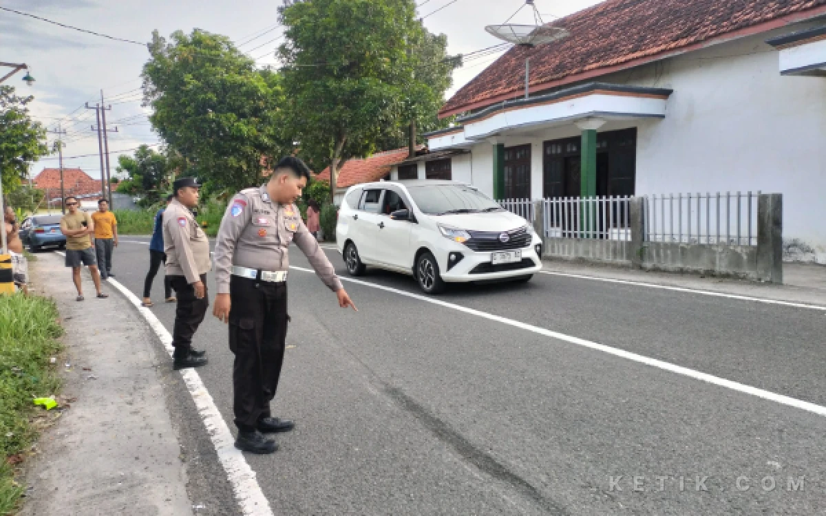 Thumbnail Berita - Kecelakaan Dump Truk dan Sepeda Listrik di Sampang, Satu Anak Luka-Luka