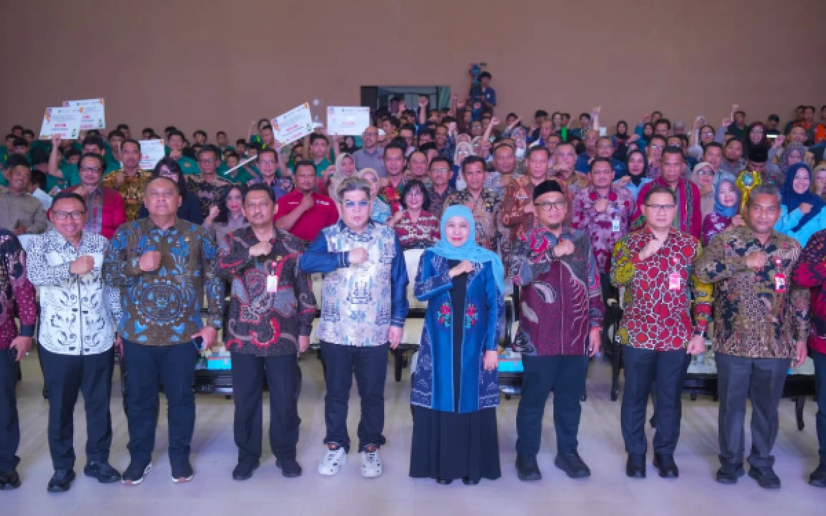 Gubernur Khofifah Tutup LKS Dikmen Jatim 2026, Targetkan Juara Umum Nasional Empat Kali Beruntun