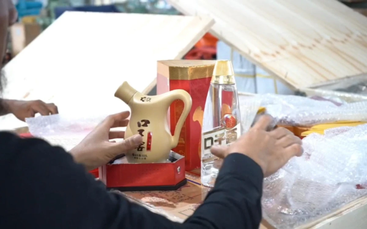 Bea Cukai Tanjung Perak Gagalkan Barang Impor Asal China, Isinya Miras dan Kosmetik