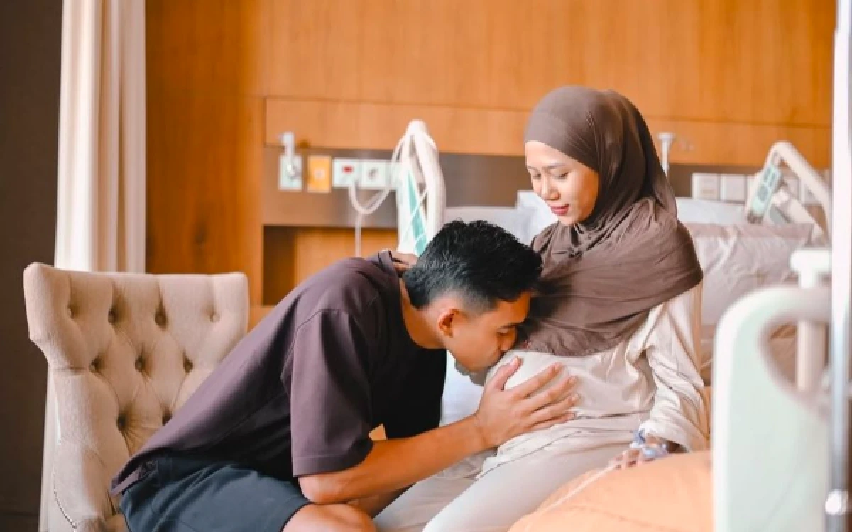 Selamat Capt! Rizky Ridho Resmi Jadi Ayah, Bagikan Momen Gendong Sang Buah Hati