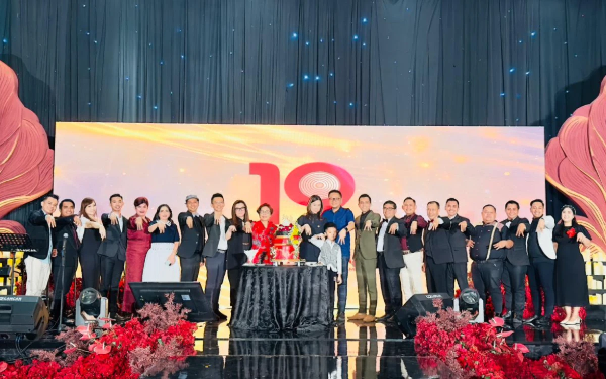 Merayakan 19 Tahun Dedikasi, Mercure Surabaya Grand Mirama Gelar "The Symphony of Nineteen" dengan Penampilan Airlangga Orchestra