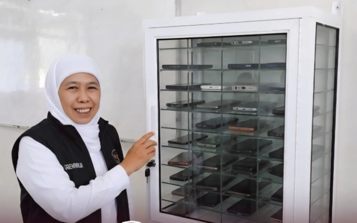 Jatim Resmi Batasi Penggunaan Gadget di Sekolah! Khofifah: Perkuat Karakter dan Interaksi Sosial Murid