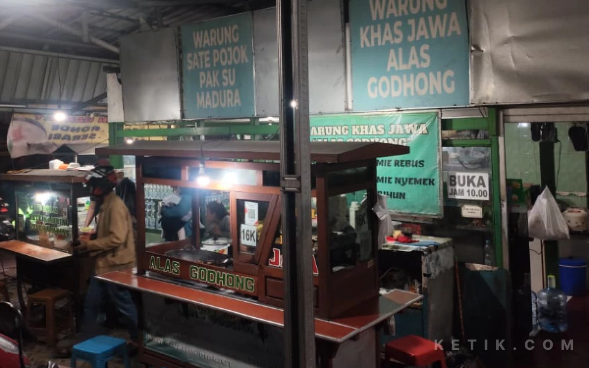 Aroma Kenangan dalam Selembar Daun Pisang: Kisah 22 Tahun Sang Penjaga Rasa Nasi Goreng Jawa