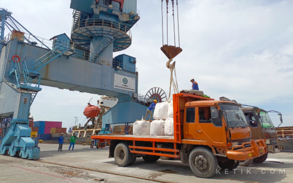 Kinerja Positif, PTP Nonpetikemas Palembang Sukses Tangani 4.509 Ton Bahan Baku Pupuk Impor