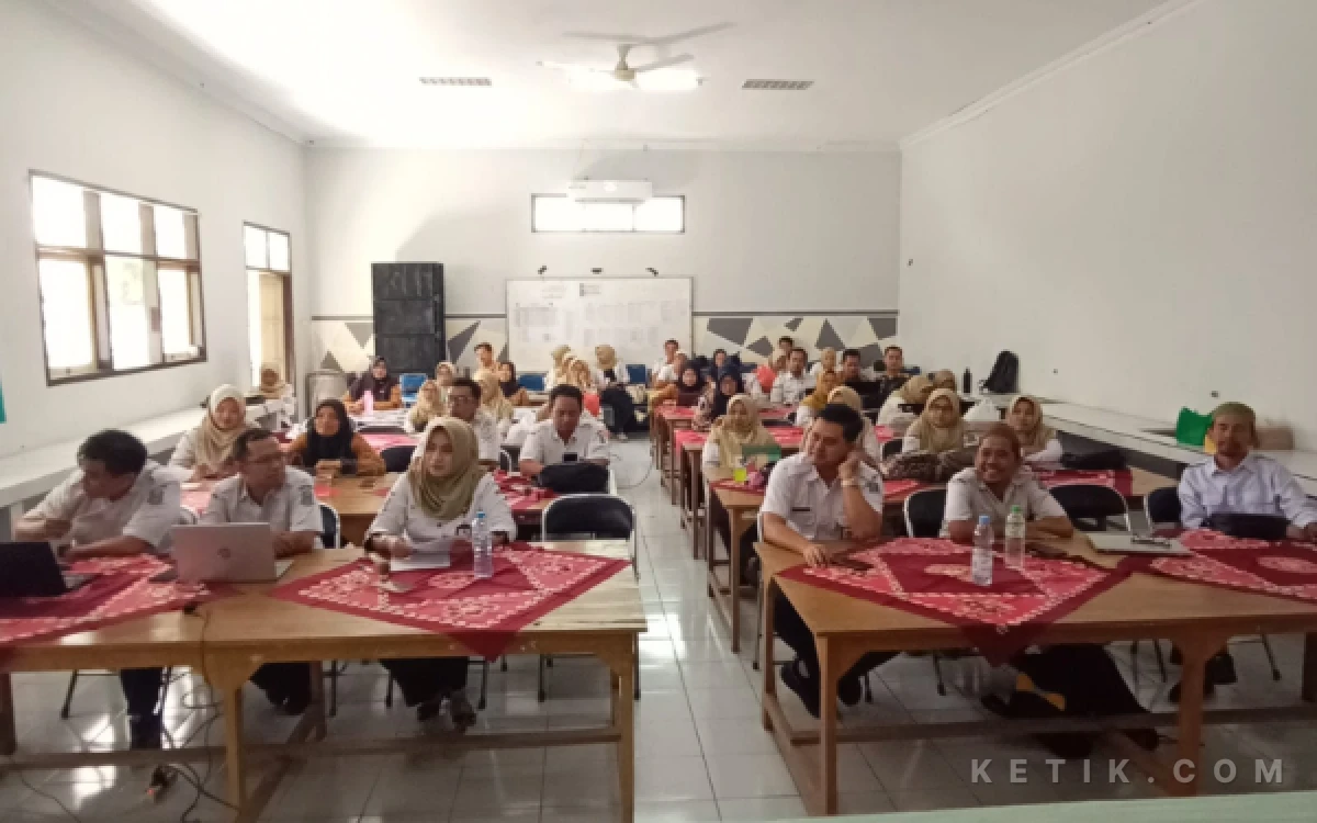 Semarak HUT ke-34, Kombel SMAGONTA Ceria Gelar Workshop AI Generatif untuk Transformasi Pembelajaran