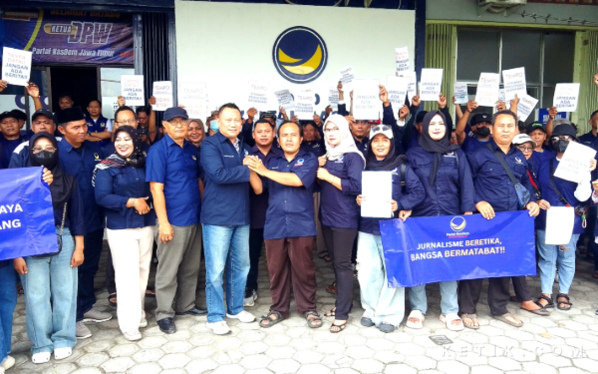 Tuntut Klarifikasi Berita Tempo, Puluhan Kader NasDem Geruduk Kantor DPD Tulungagung