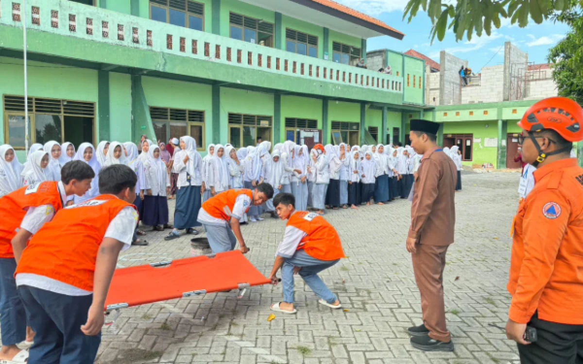 BPBD Jatim Gencarkan Edukasi Bencana ke Sekolah dan Pesantren Bersama Mosipena