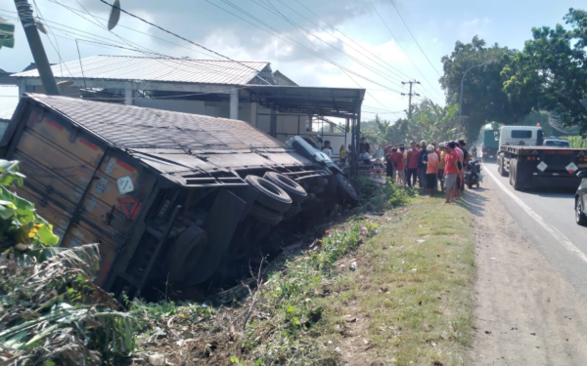 Laka Maut di Doudo Panceng Salip Truk, Dua Orang Meninggal Dunia