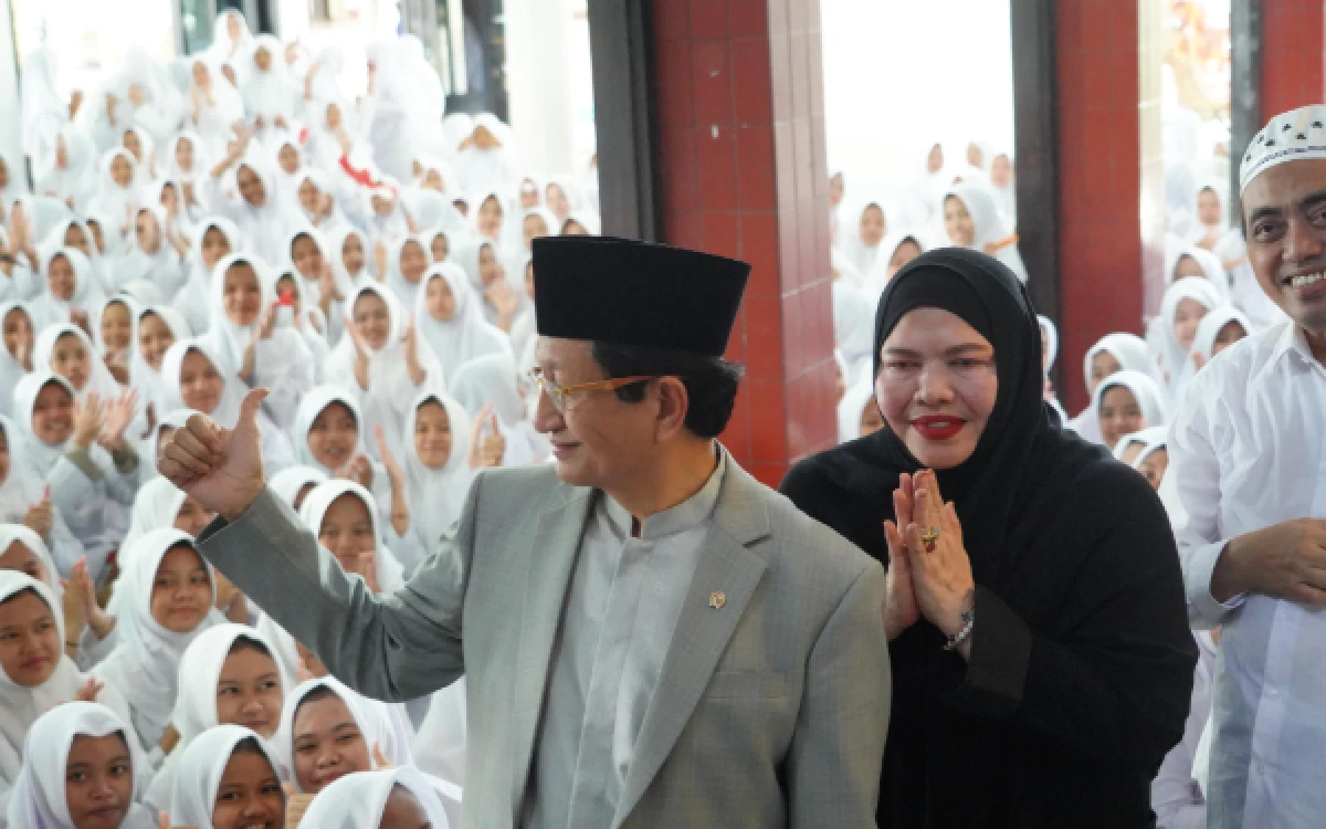 Kunjungan Kerja di Jatim, Menag RI Sambangi Kampus hingga Ponpes
