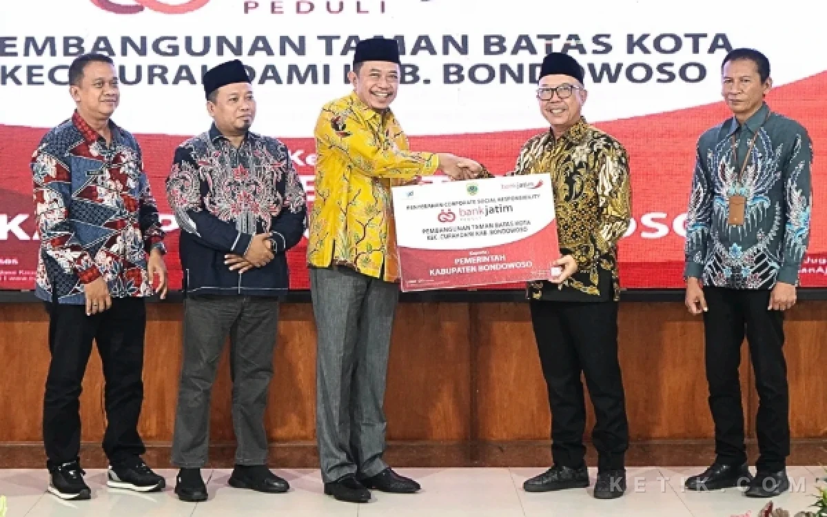 CSR Bank Jatim Hadirkan Taman Batas Kota Bernuansa Budaya di Curahdami Bondowoso