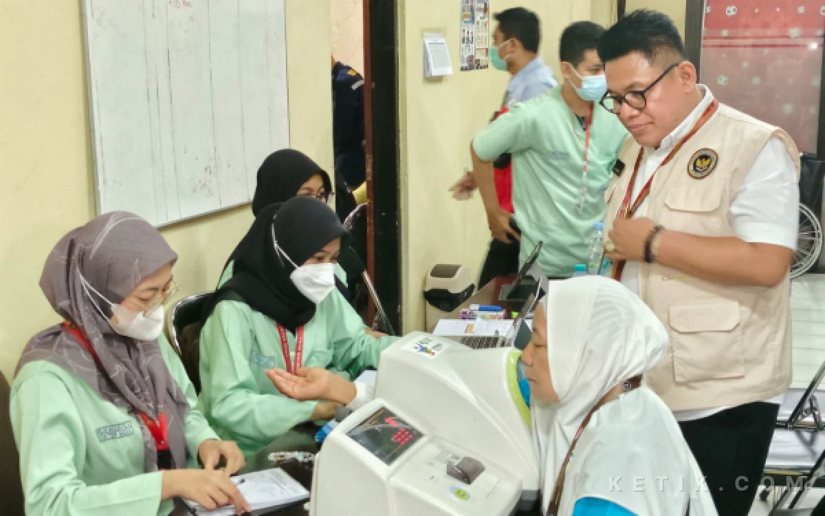 Thumbnail Berita - 1 JCH Asal Pasuruan Diduga Alami Gejala TBC, Dirujuk ke Rumah Sakit Asrama Haji Surabaya