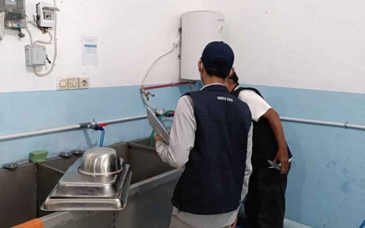 Thumbnail Berita - Cek IPAL SPPG Sukun Gadang 2, Satgas Percepatan MBG Berikan Catatan