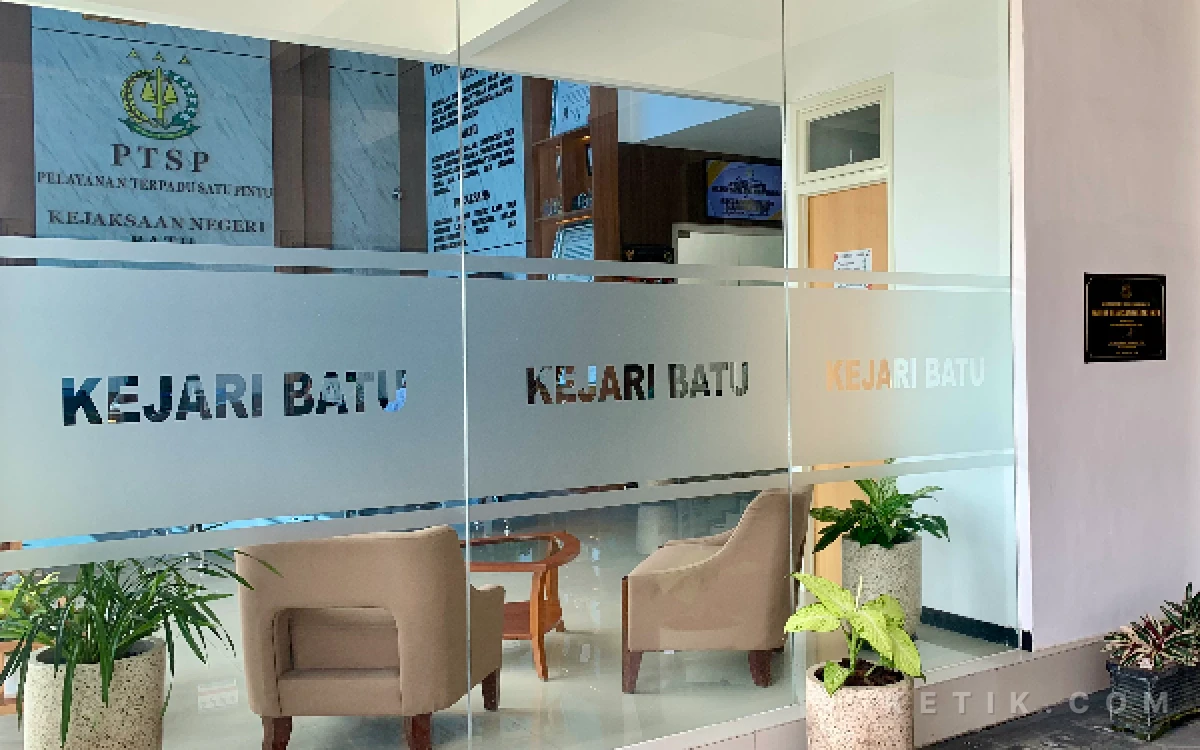 Thumbnail Berita - Kejari Batu Buru Aktor Dugaan Jual Beli Kios Pasar Among Tani, 50 Saksi Diperiksa