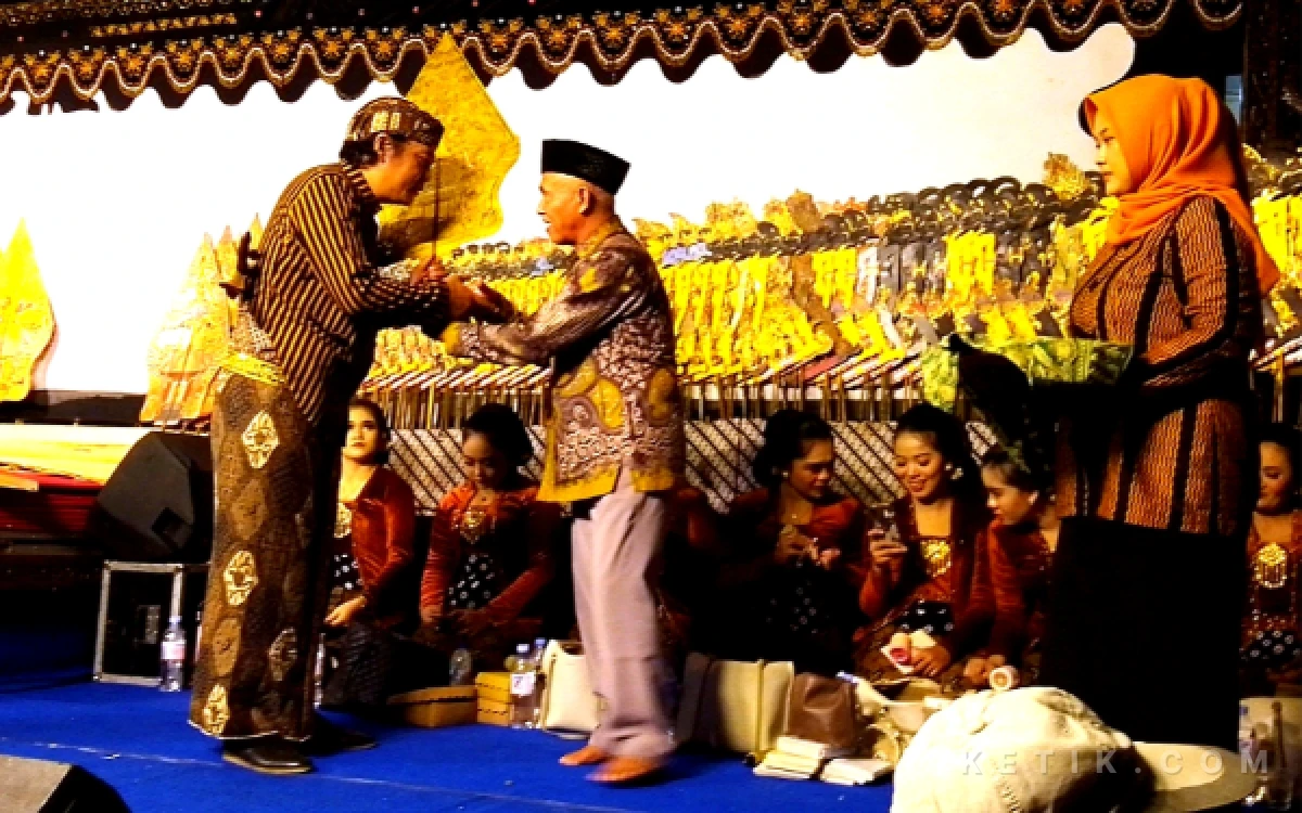 Thumbnail Berita - Wayang Kulit Semalam Suntuk Meriahkan Bersih Desa Sepatan Tulungagung