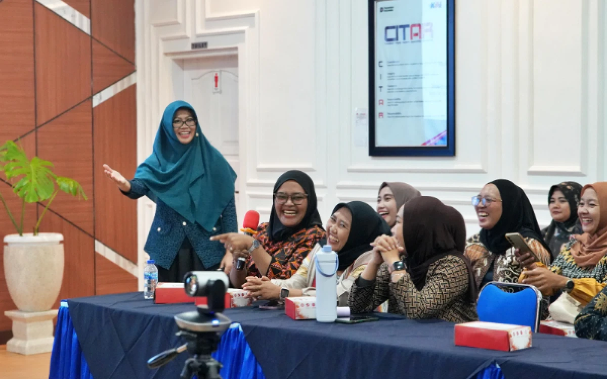 Thumbnail Berita - Perkuat Sinergi SDM dan Finansial, Pakar Keuangan Unikama Irma Tyasari Berikan Sharing Session Strategis di KAI DAOP 7 Madiun